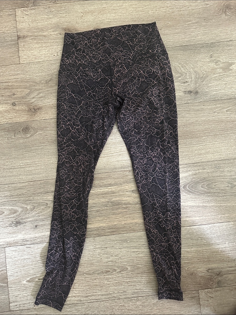 lululemon black and dusty rose patterned leggings